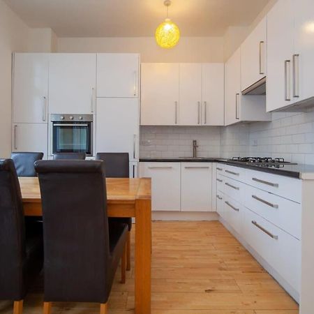 Lovely 2 Bedroom Apartment In Tooting ロンドン エクステリア 写真