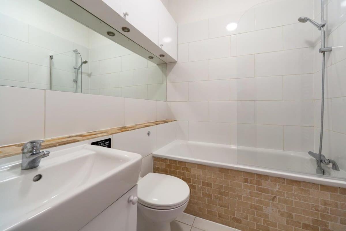 Lovely 2 Bedroom Apartment In Tooting ロンドン エクステリア 写真